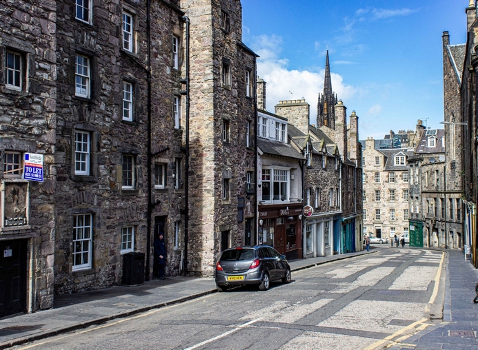 محله های قدیم و جدید ادینبرا، ماهان ادیب