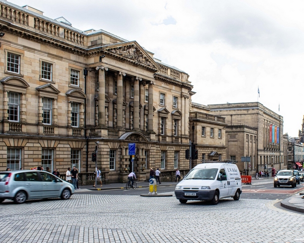 محله های قدیم و جدید ادینبرا، ماهان ادیب